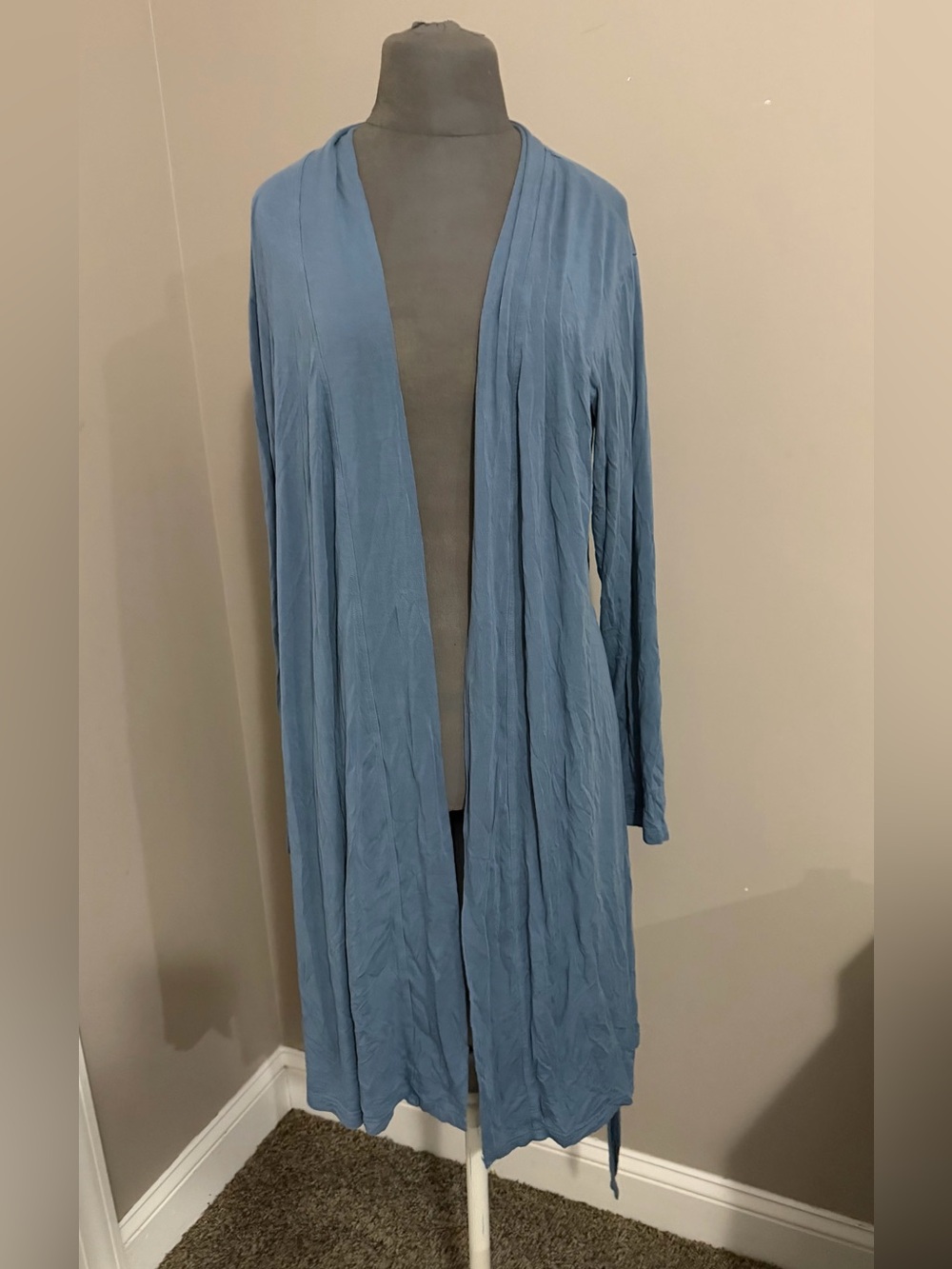Soft  cozy loungewear tie waist robe size small/medium